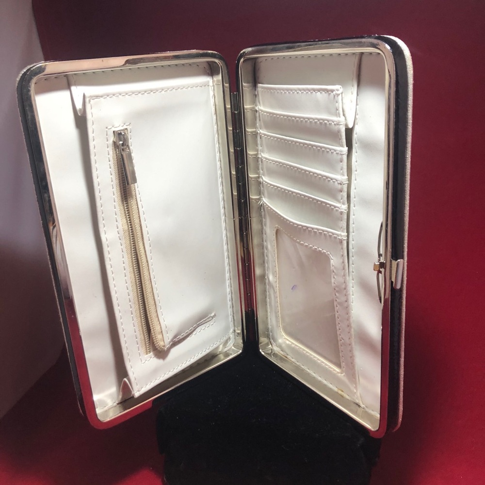 Silver Rhinestone clutch/Wallet- - Picture 5 of 6